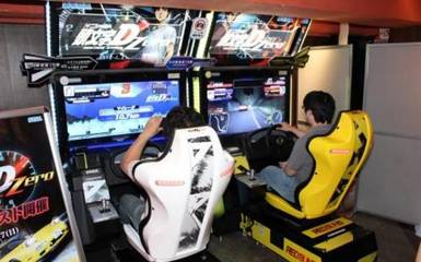 動漫游戲雙管齊下 《頭文字D》與《灣岸》的車神之爭與游戲開發解析